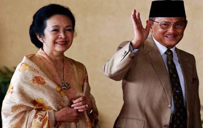 Ainun-Habibie Jadi Model Keluarga Indonesia