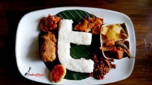 Nasi Campur Twitter Ayam Rendang (Foto Medanfoodblog.com)