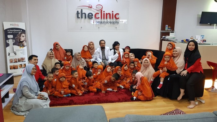 Kesehatan Gigi Harus Dijaga Sejak Usia 3 Tahun Anak-anak usia dini mendapatkan edukasi perawatan gigi di The Clinic Beautylosophy Medan, Kamis (13/2). Bahkan kesehatan gigi harus mulai dijaga sedari dini yakni sejak usia 3 tahun.
