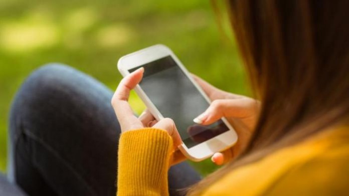 akibat bermain ponsel terlalu sering