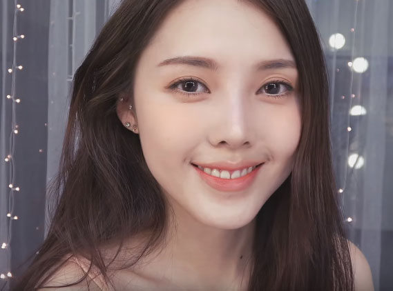 APRICOT MAKEUP