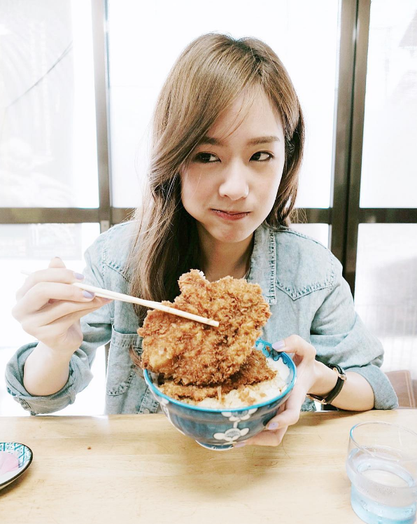 girl-eat