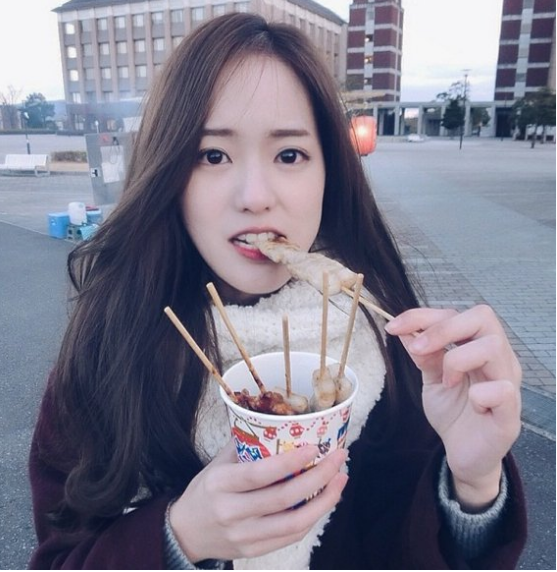 girl-eat