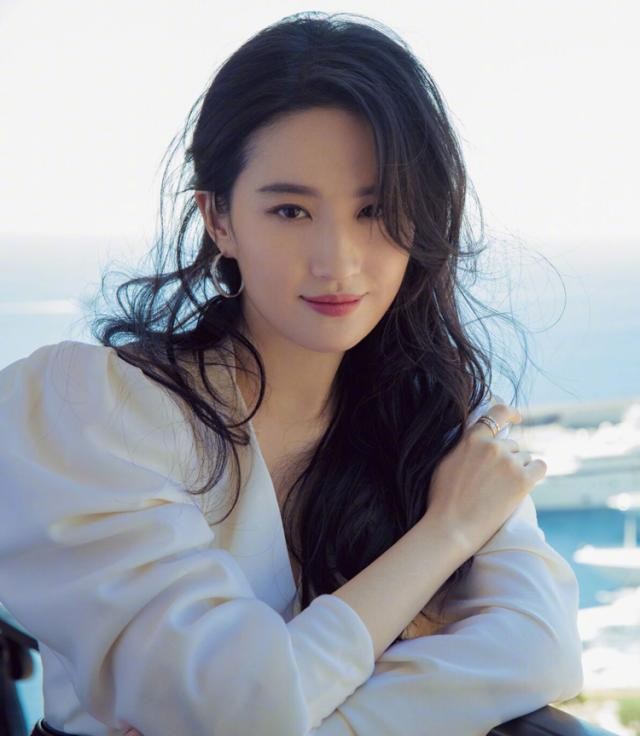 劉亦菲