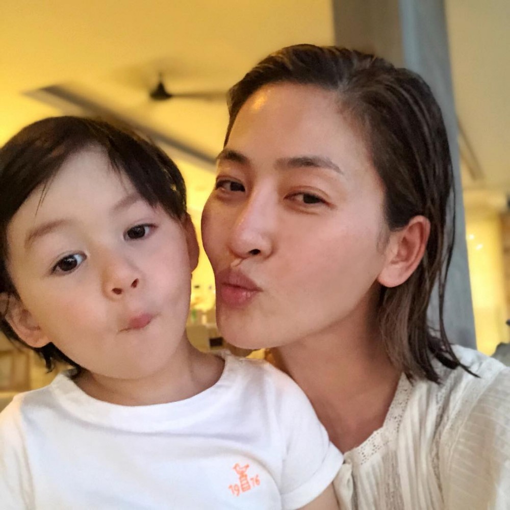 Prestige Hong Kong - KATHY CHOW AND JULIEN LEPEU | Facebook, image size:1000x1000