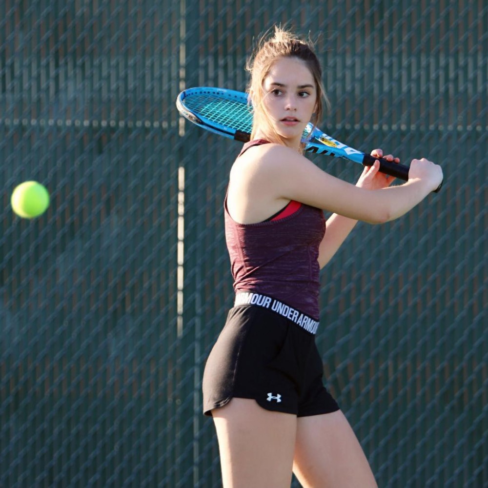 Makenzie Raine的樣貌與Emma Watson有幾分相似,因而被封為「網球界Emma Watson」