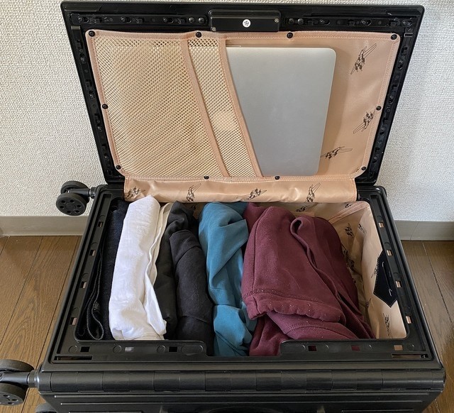 日本 Twitter 爆紅折疊式行李箱!