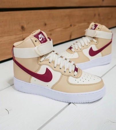 AIR FORCE 1新色「淡奶茶 X 草莓」配色