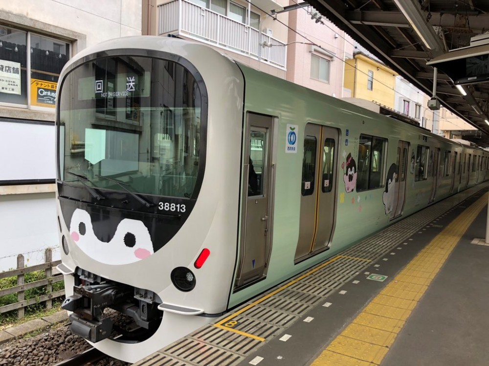 日本超萌「正能量企鵝」限定列車