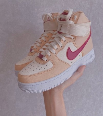 AIR FORCE 1新色「淡奶茶 X 草莓」配色
