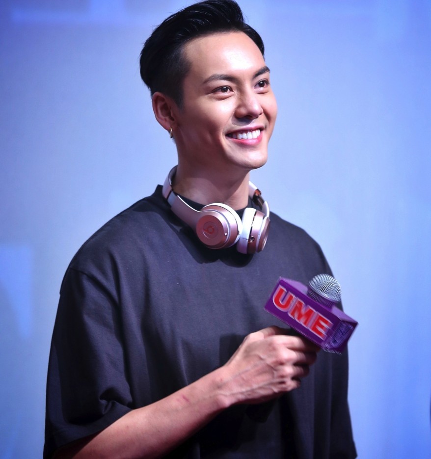 Lisa和陳偉霆相似得像兄妹特別是牙齒
