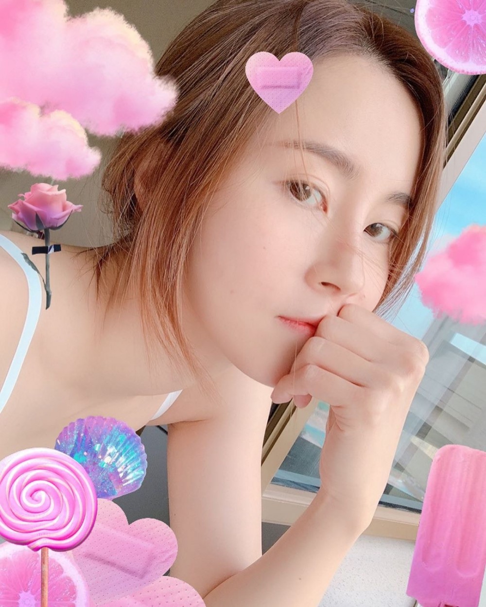 Theresa傅穎整容V面間尺鼻膠樣，出道進化史