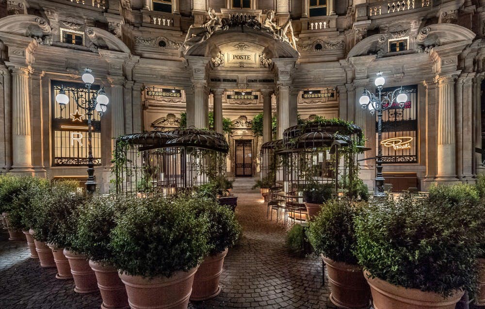 sbux-reserve-roastery-milan-exterior-02-1536245229