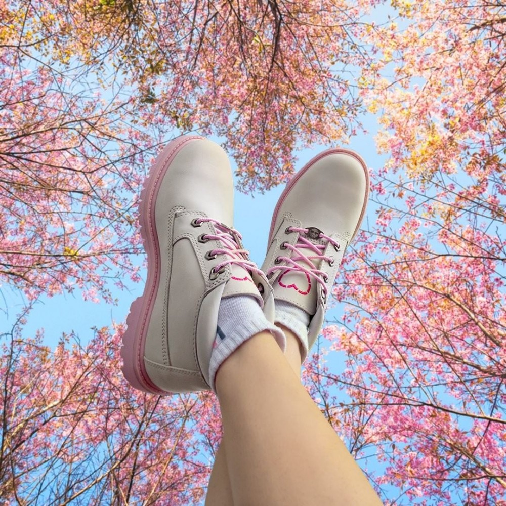 Timberland女款白色磨砂革愛心短靴 價錢