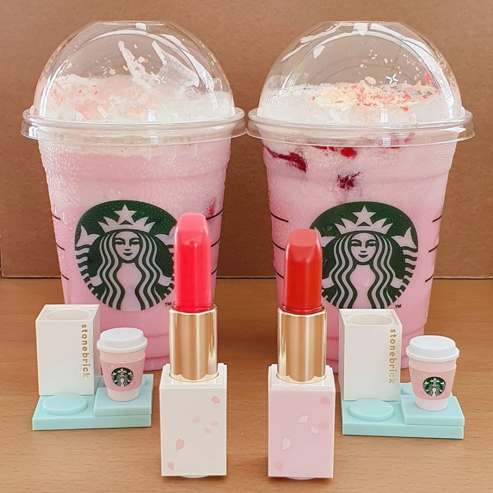 韓國Starbucks買兩杯飲品隨機送櫻花積木唇膏