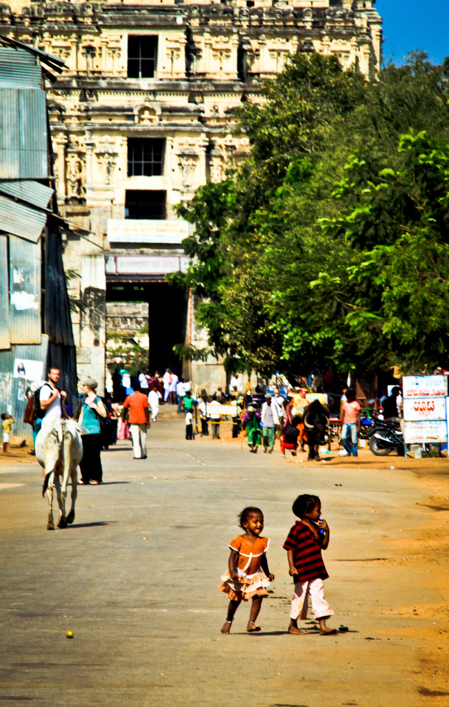 Street scene of Hampi Bazaar. Credit: Nico Crisafulli/Flickr CC BY 2.0