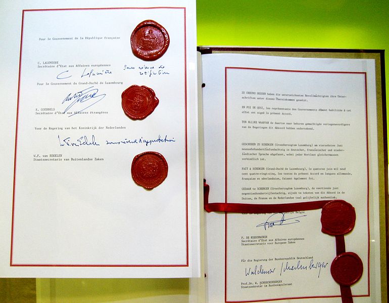 770px-schengen_agreement_1985_signatures-source-schengen-treaty-museum