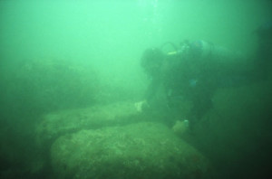 the-submerged-pagodas-of-mahabalipuram-diver-at-work