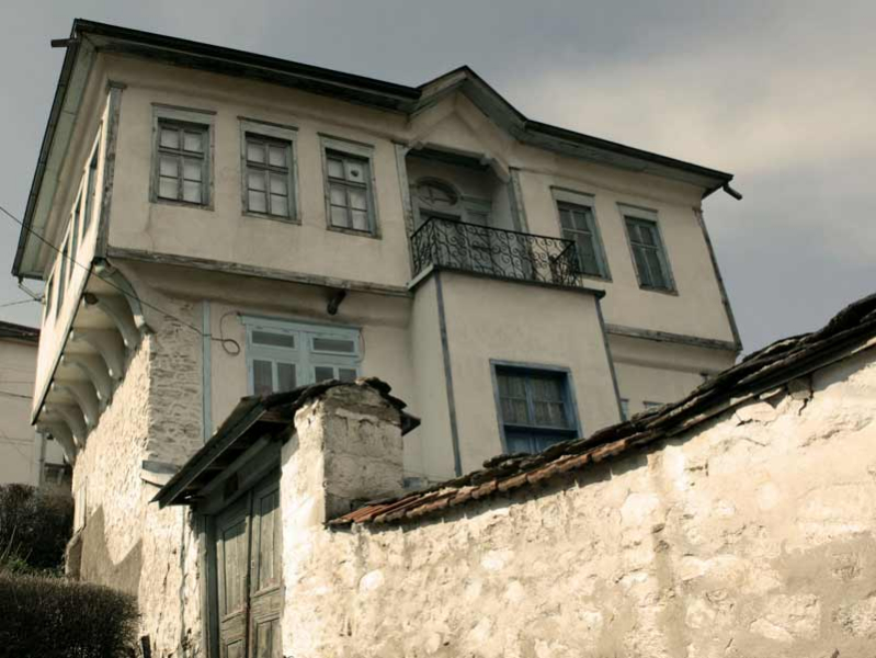 Symmetrical Krusevo house Image Courtesy: (http://macedoniaholiday.com/portfolio/one-day-tour-krushevo/)