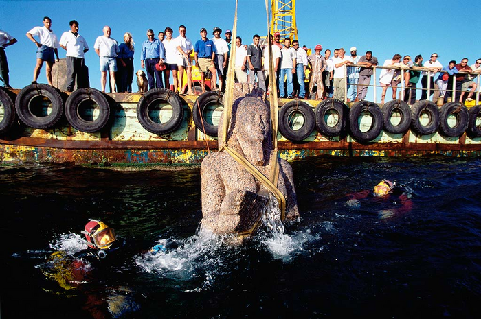 The archaeological expedition of Institut European d’Archeologie Sous-Marine (IEASM) discovers Egyptian underwater cultural heritage. Photograph: Christoph Gerigk/Franck Goddio/Hilti Foundation Photo credit: (Goddio, n.d.)