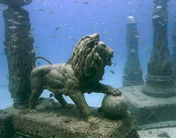 Spectacular palace decoration (http://www.fiboni.com/2013/05/lost-city-found-under-water-alexandria-egypt/)