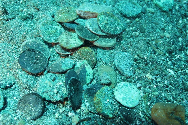 punic-coins-underwater