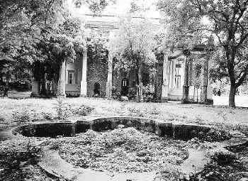 Manikyavelu Mansion