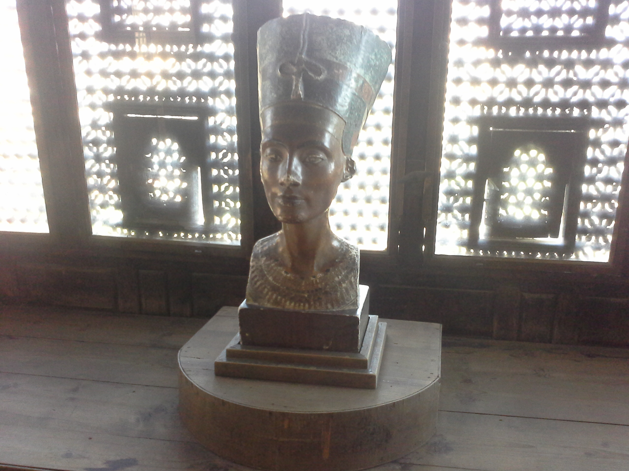 A replica statue of Queen Nefertiti