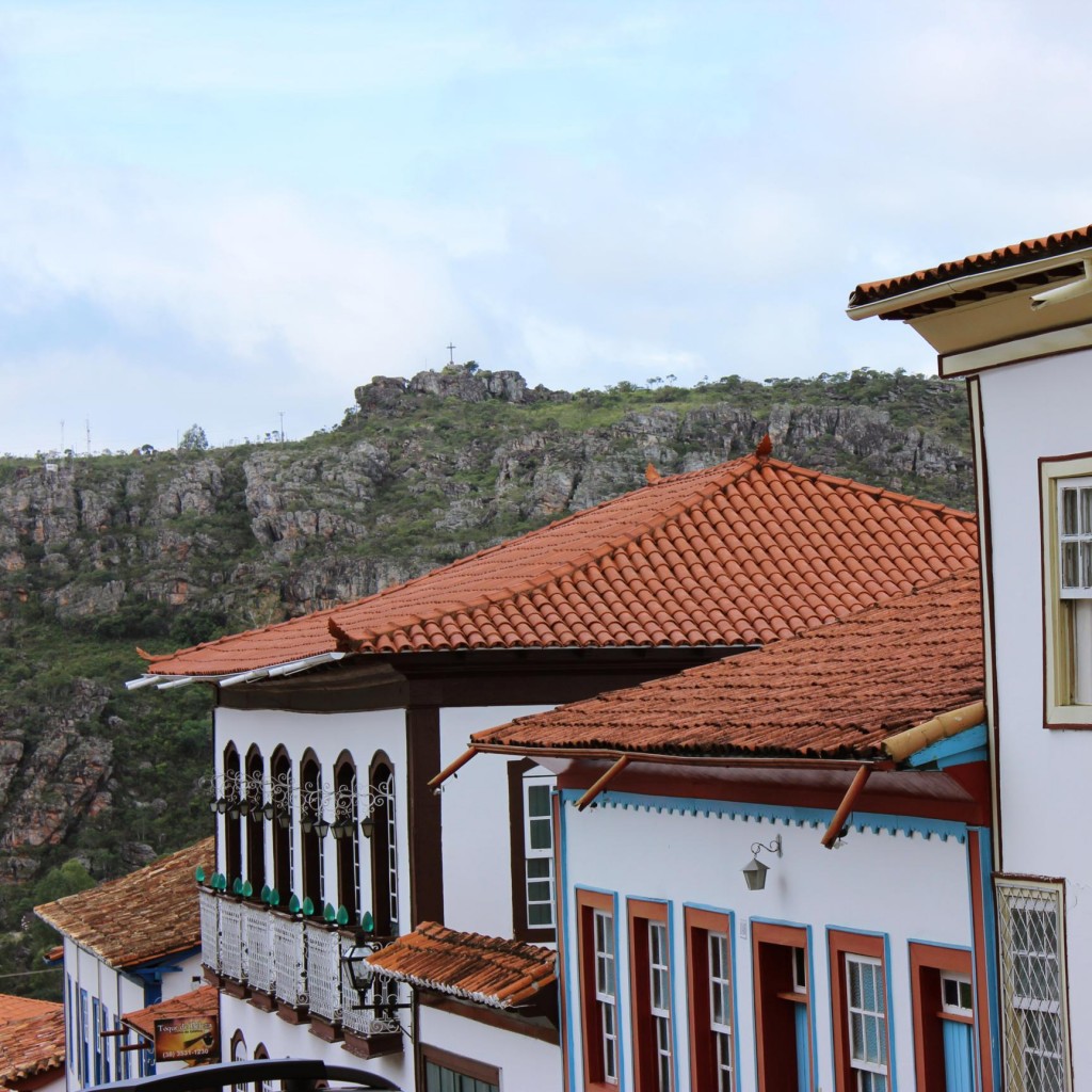 Diamantina with Espinhaço’s ridge. Photo by Natália Gonçalves