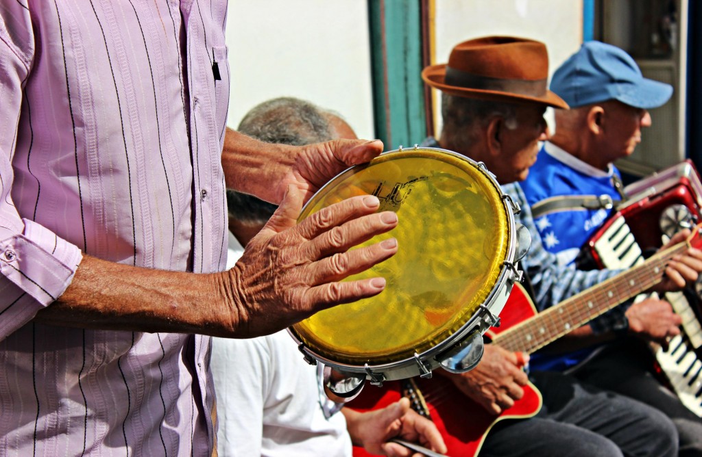 Music and colors in the streets of Diamantina, Brazil. Photo by Natália Gonçalves.