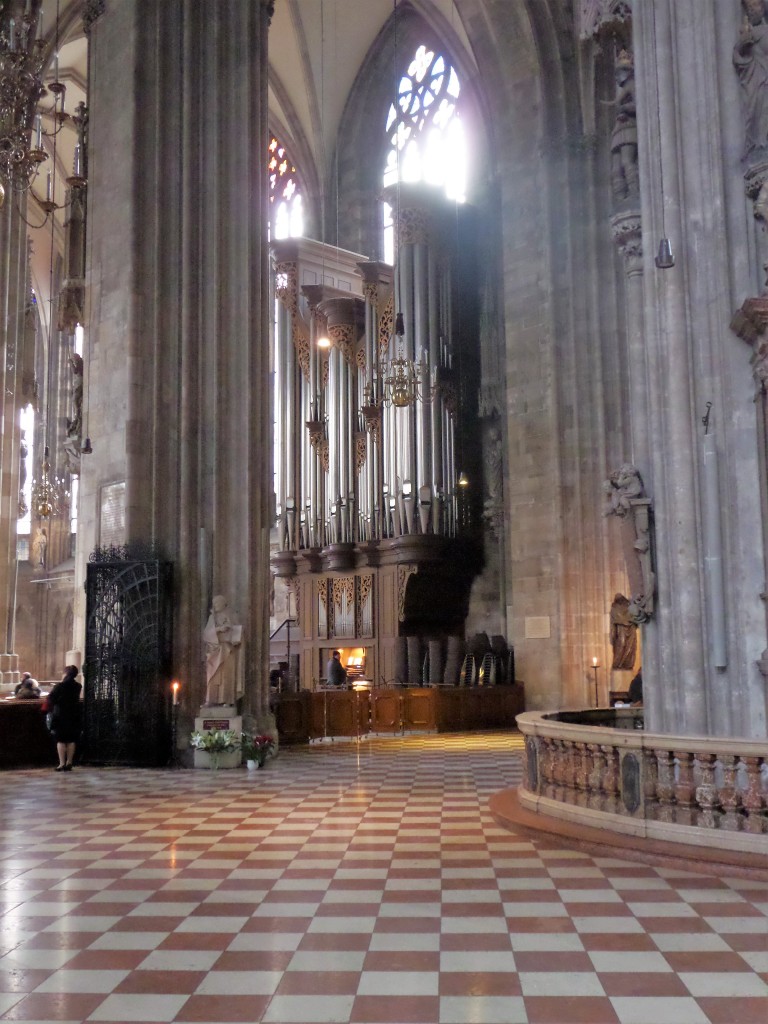 The latest organs were rebuilt in 1991 and serves as a crucial artistic element of every celebration.
