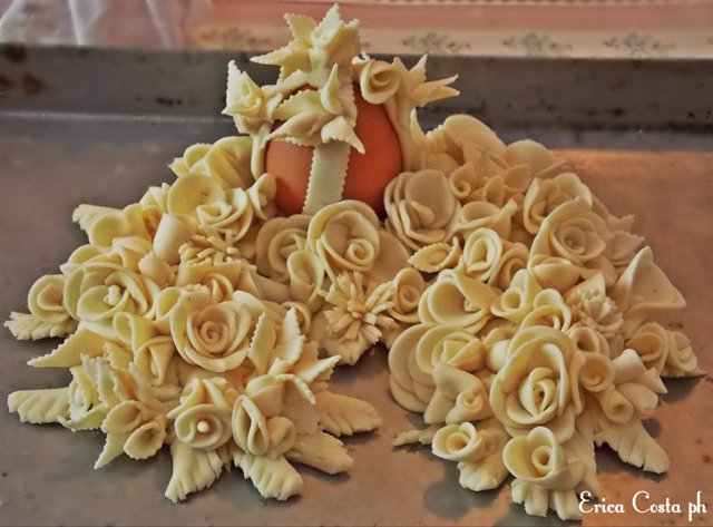 "Su Coccoi cun s’Ou", example of artistic Sardinian bread (photo credits Erica Costa ph)