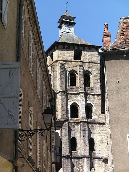 http://commons.wikimedia.org/wiki/File:Beaulieu-sur-Dordogne_belfry.JPG