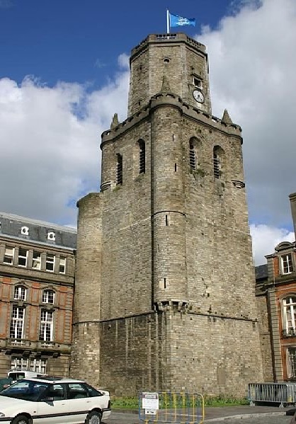 http://commons.wikimedia.org/wiki/File:Boulogne_beffroi.Jpg