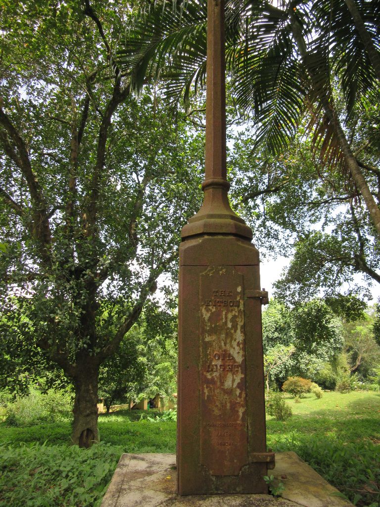 The old oil lamp model..Wont be lucky enough to find these outside nowadays..!!