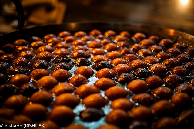 Gulab_Jamun_-_an_indian_sweet_Photo_by_Rishab_Mathur