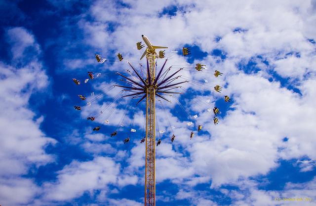 A beautiful ferris wheel Picture Courtesy: Polybert49