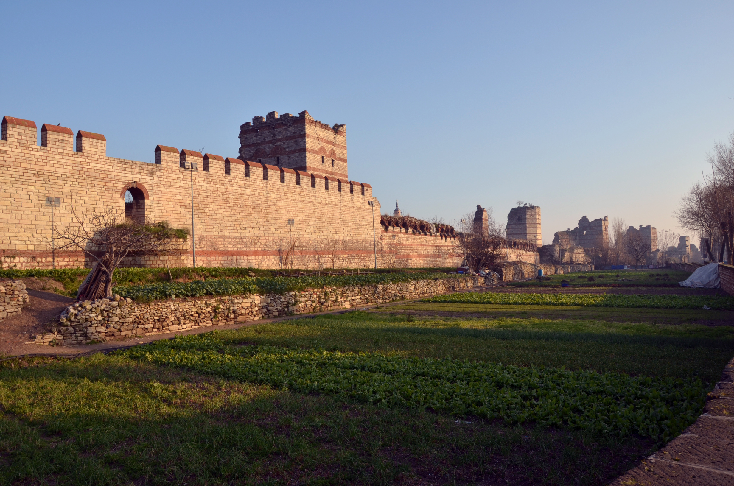 Moat. Photo M. Piergiacomi