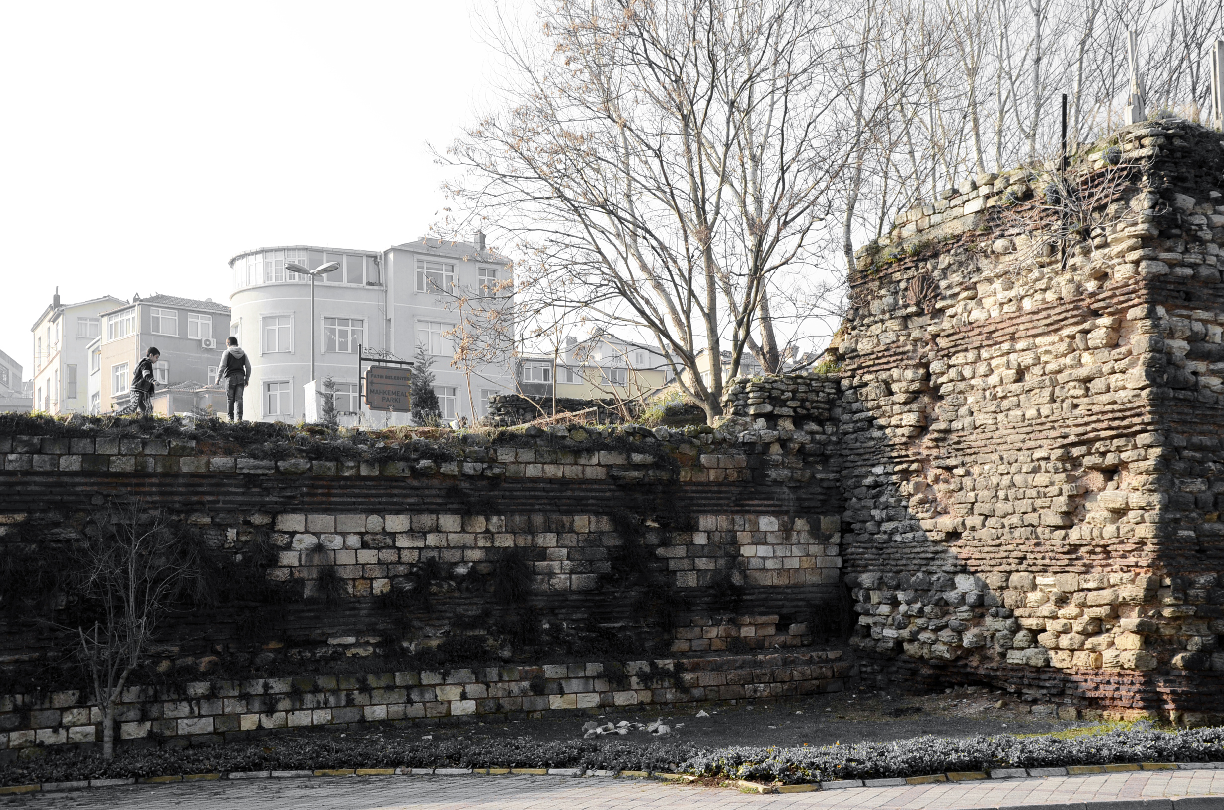 Theodosian section wall. Pic by Mimmo Piergiacomi