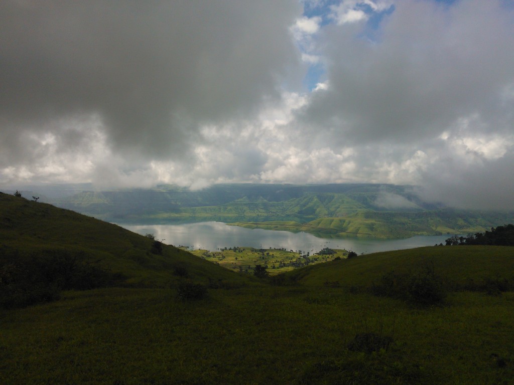 Lake, clouds and hills at Satara