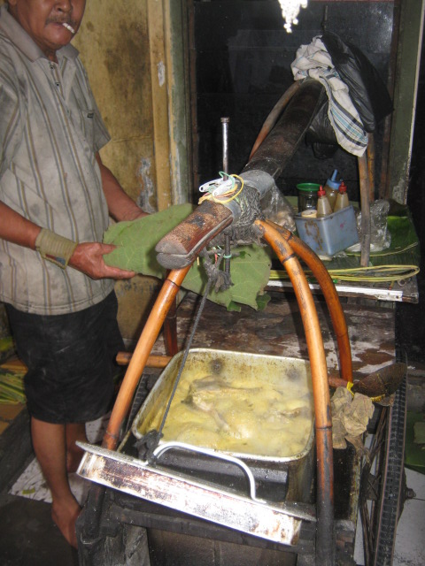 A monger just finished cooking and ready to sell his gulai