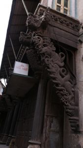 ahmedabad-the-typical-chinese-dragon-the-house-showcases-indo-chinese-architecture-on-one-of-the-pols