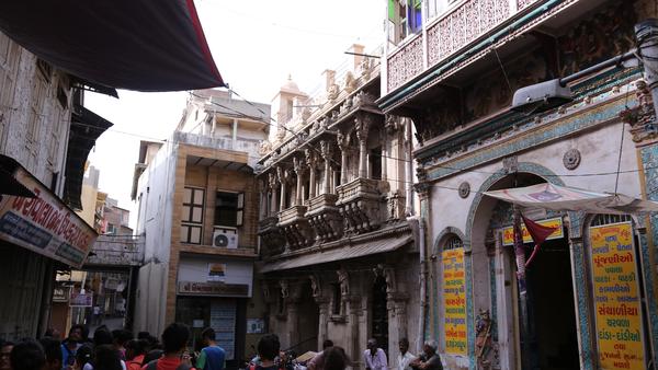 ahmedabad-an-intricately-carved-temple-a-pol-essential
