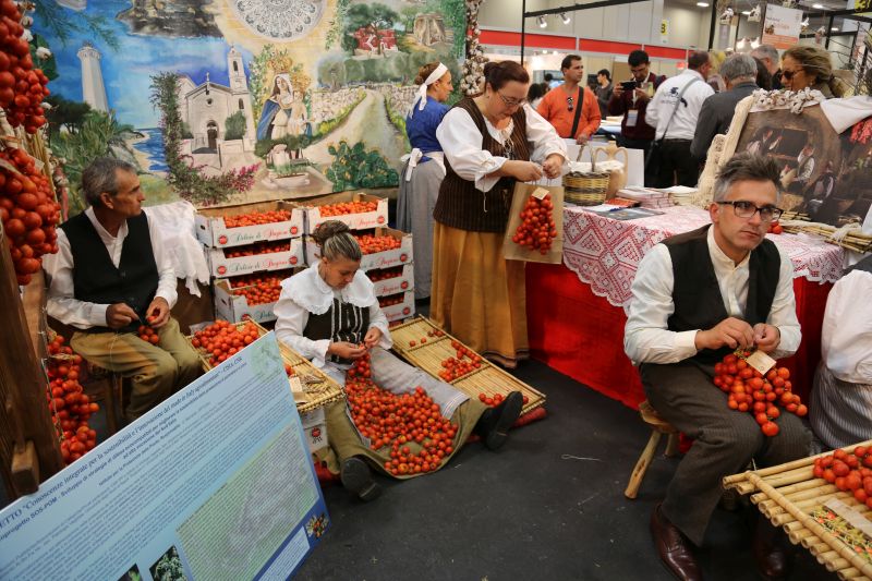 Tomato growers at a food festival in Italy. Photo credit: ourpacificways.wordpress.com