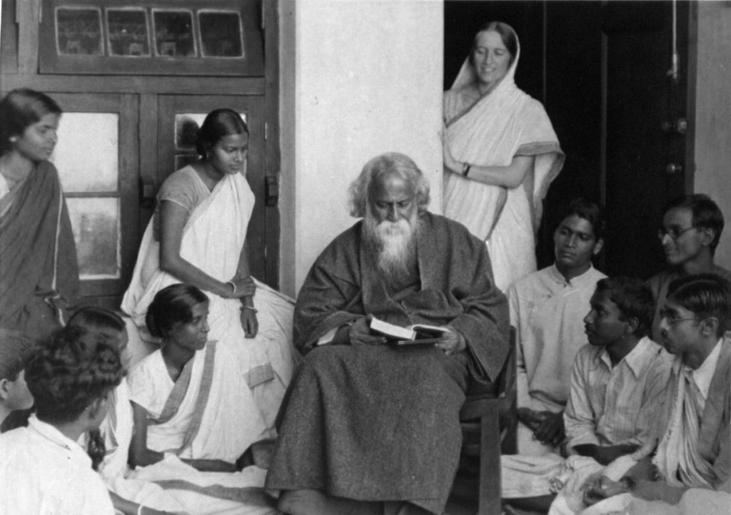 Nobel laureate, Rabindranath Tagore, with his disciples in 1922 Source: http://www.oldindianphotos.in/2010/05/rabindranath-tagore-in-1925-part-2.html, Public Domain, https://commons.wikimedia.org/w/index.php?curid=30468913
