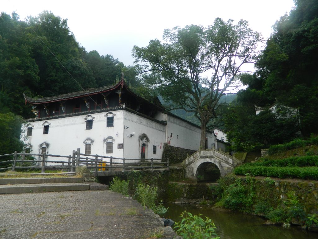 Dongzhu Temple, photo by Giulia Falovo