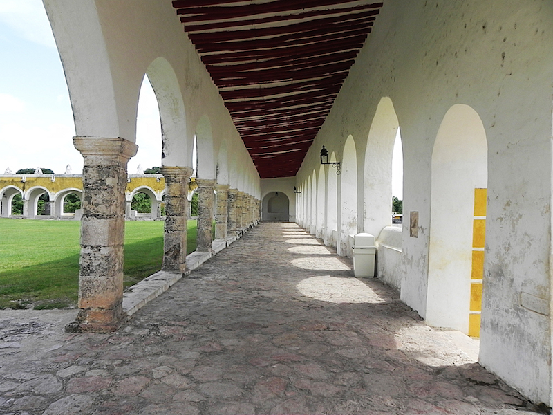 A portico in Padua, northern Italy. Photo credit: Wikimedia Commons