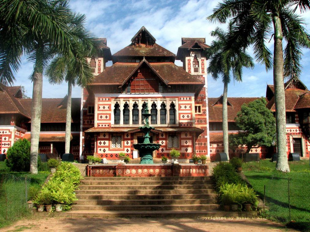 The entrance to Chitra Art Gallery in Thiruvananthapuram Source: Wiki Commons