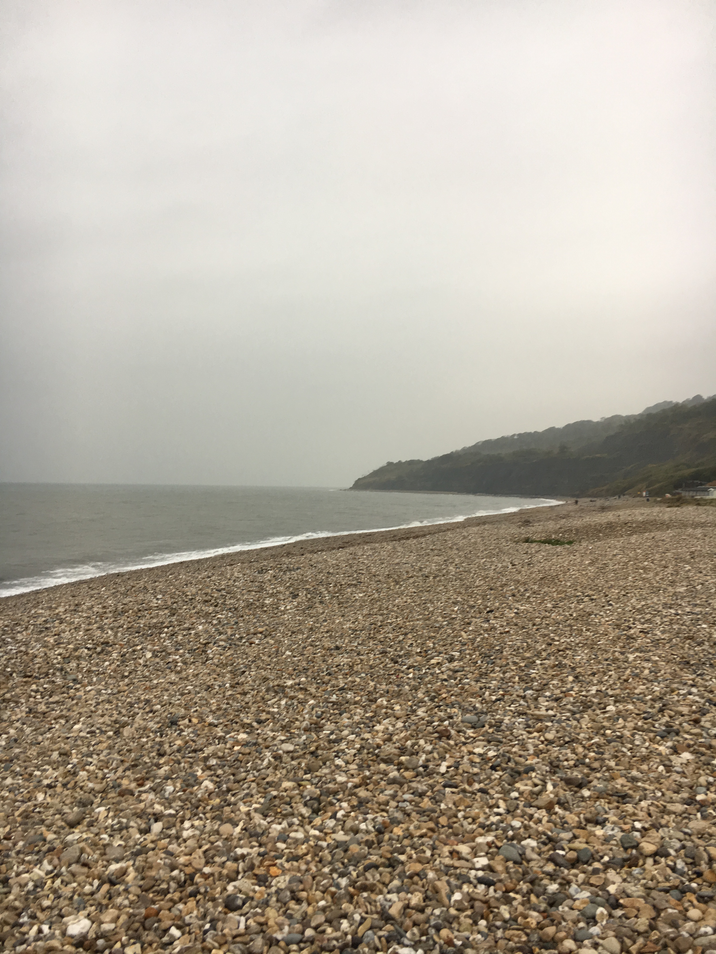jurassic-coast-uk-monmouth-beach-site-of-the-ammonite-graveyard