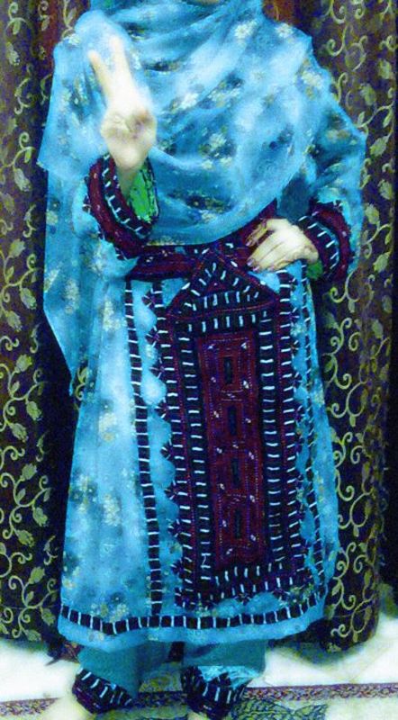 A traditional Balochi shalwar kameez. Photo credit: Wikimedia Commons